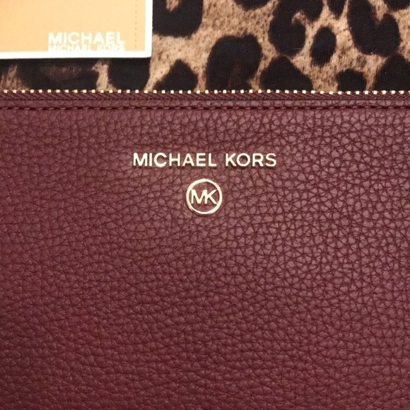 Brand New Michael Kors Genuine Leather Large Zip Clutch Wristlet in Merlot - Picture 4 of 13